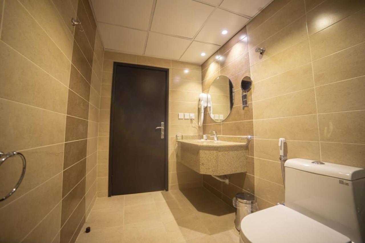 مبيت التحلية للشقق المخدومة تشغيل و إدارة الماسية الأولى Jeddah Exterior photo